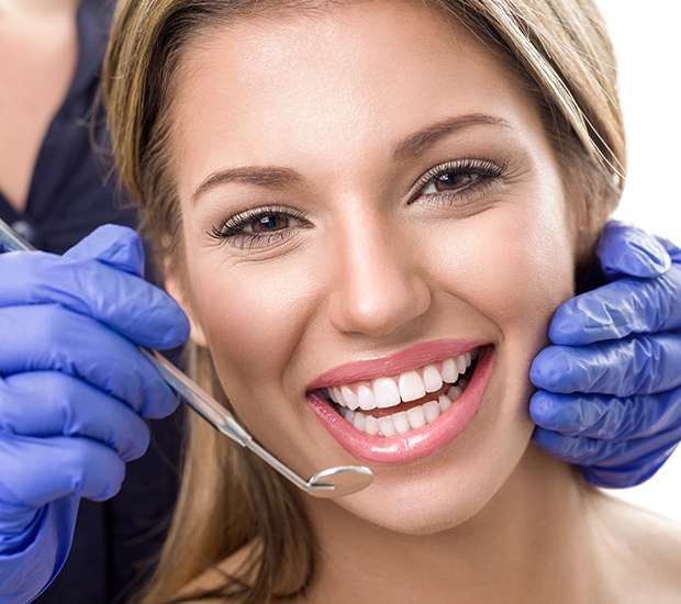 teeth-whitening-at-dentist